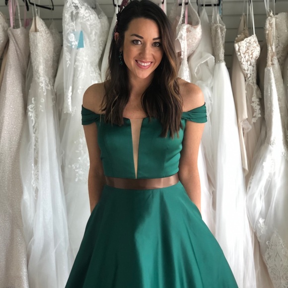 Meet your Posher, Alyce - Picture 2 of 5